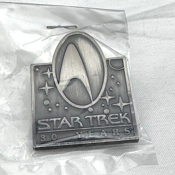 Star Trek 30 Years Anniversary Pin Badge Collectible Hollywood Pins - Picture 1 of 5